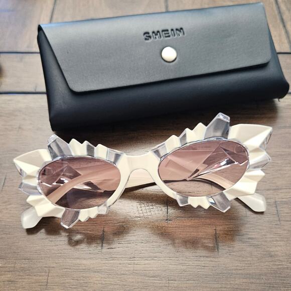 Shein Wing Tip Deco Mod Teal Sunglasses New new in case - Picture 1 of 4